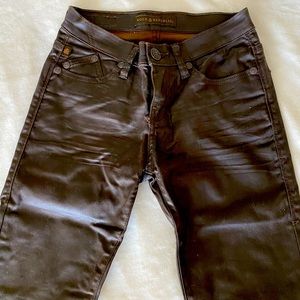 🍁 R&R faux leather/coated jeans Sz. 4 Mid rise, flattering!